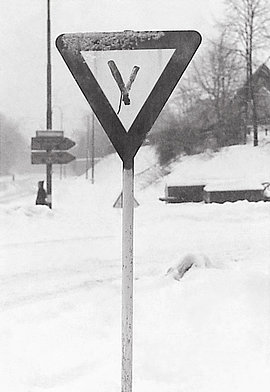 Victory signs painted by Walter Klingenbeck, Munich-Bogenhausen, 1941.